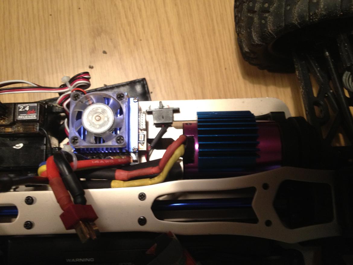 Bil stealth X09 truggy brushless billede 5