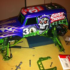 Bil Traxxas GraveDigger 30th