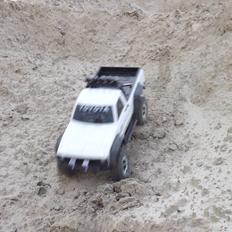 Off-Roader Axial SCX-10 Toyota Hilux