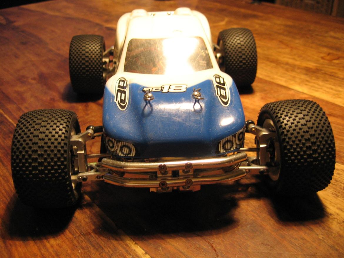 Truck Team Asso RC18T "Speeder" billede 11