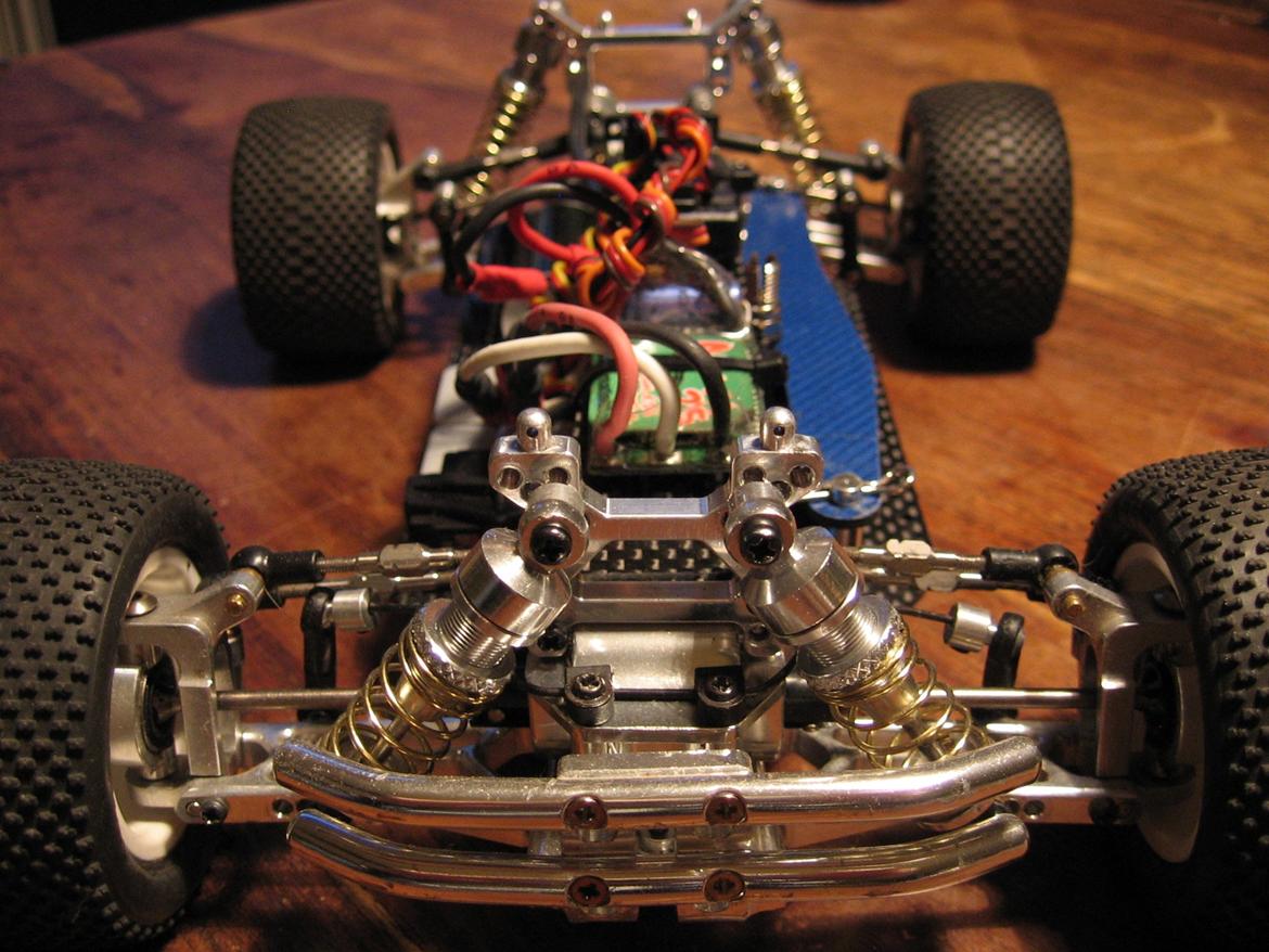 Truck Team Asso RC18T "Speeder" billede 20