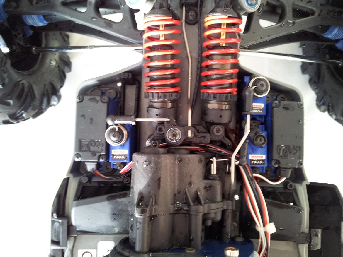 Off-Roader traxxas summit 2.4ghz tq 1:8 - 2x styre servo
3xmini servo en til gear skift den anden til T diff lås front og den anden igen til T lock bag billede 7