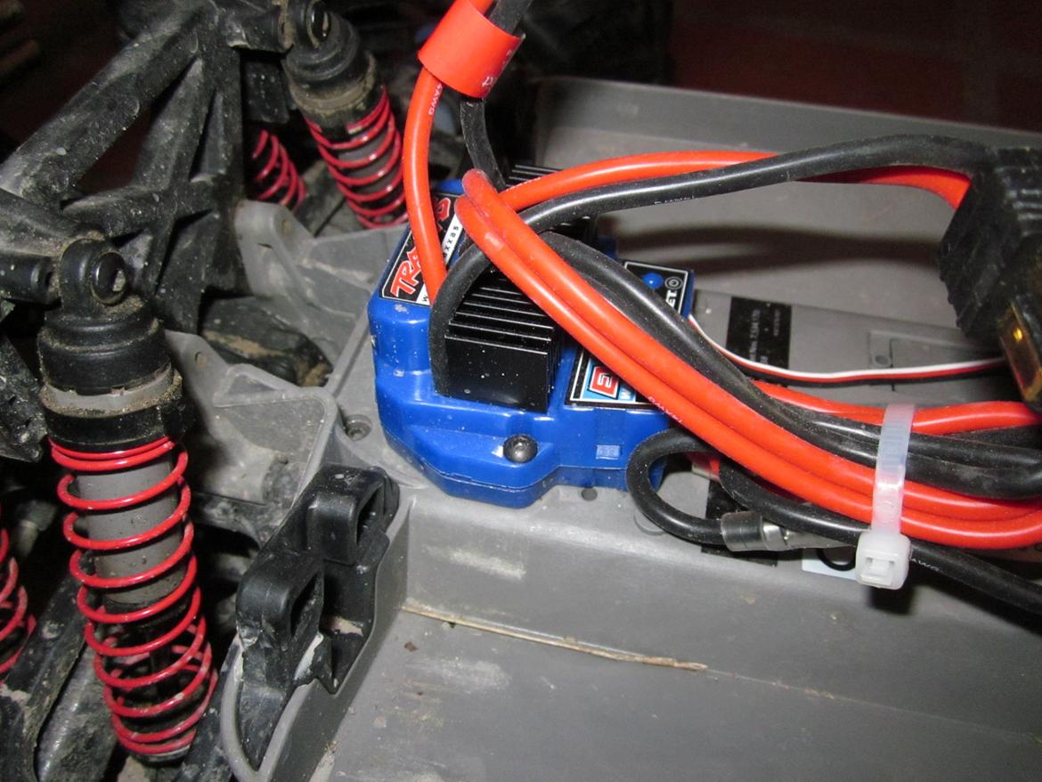 Bil Traxxas E-Maxx - Dette er ikke min ven...Der mangler sq lidt POWER billede 5