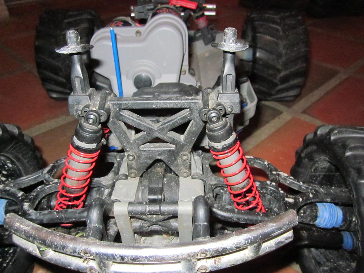 Bil Traxxas E-Maxx - Så er den kampklar billede 6