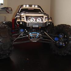 Off-Roader Traxxas Summit 1:8