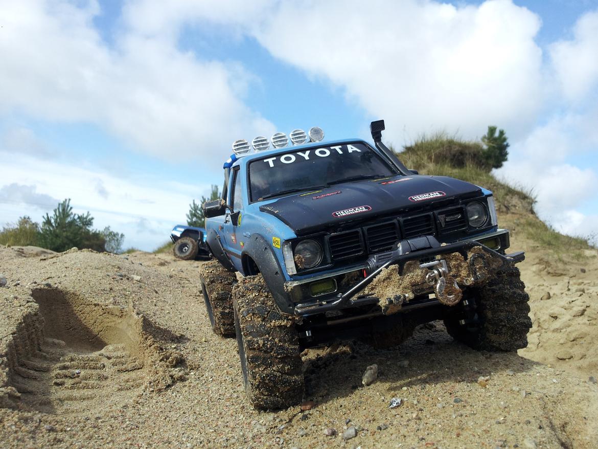 Off-Roader Axial SCX-10 Toyota Hilux billede 18