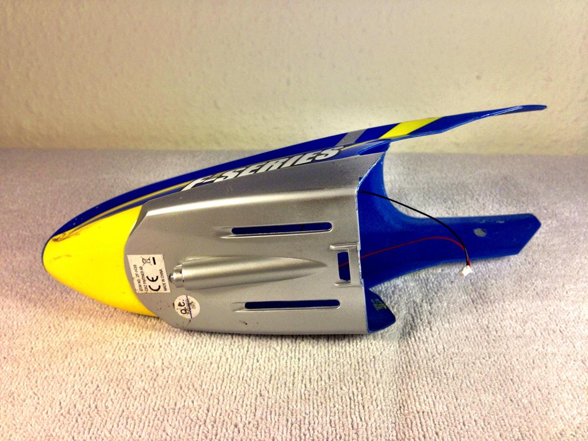 Helikopter F39 Buzzard [Solgt] - Bodyshell
Der sidder en lysdiode under bunden der lyser under flyvning. Den indikerer vidst også når batteriet er ved at løbe tør. billede 15
