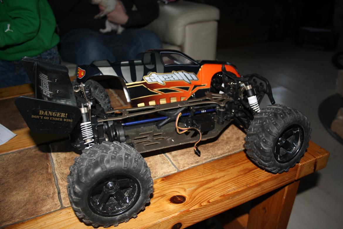 Off-Roader Stealth X09 Truggy Brushless billede 17