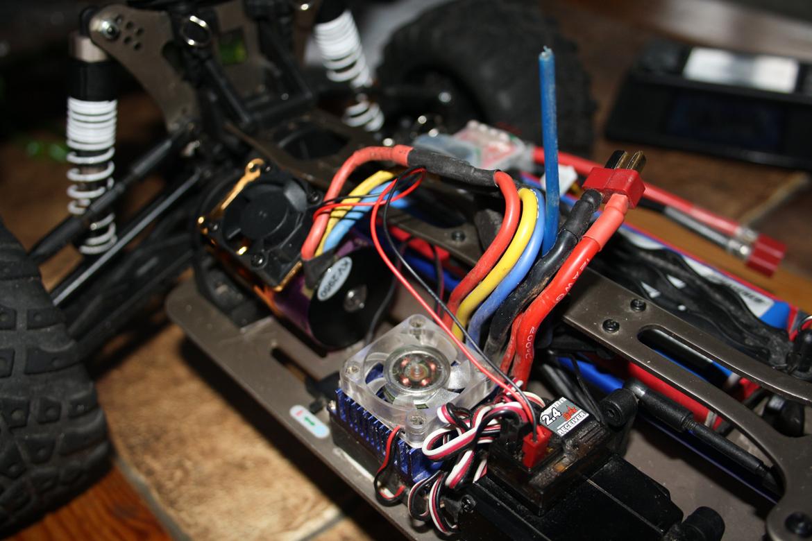 Off-Roader Stealth X09 Truggy Brushless billede 4