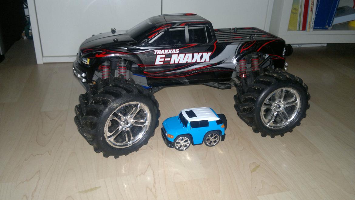 Truck Traxxas E-Maxx (TRX3903) - Knægtens bil og E-Maxx'en. billede 12