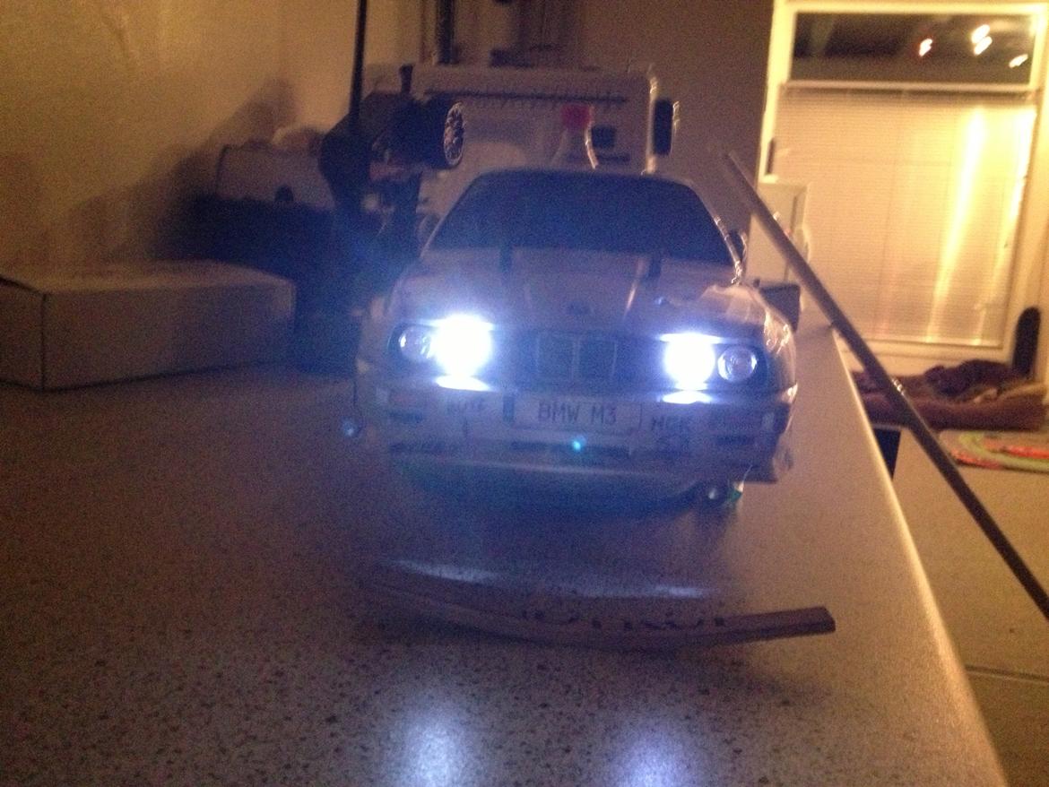 Bil Tamiya TT-01E Solgt - Skal jeg have lys på Hr.Betjent billede 6