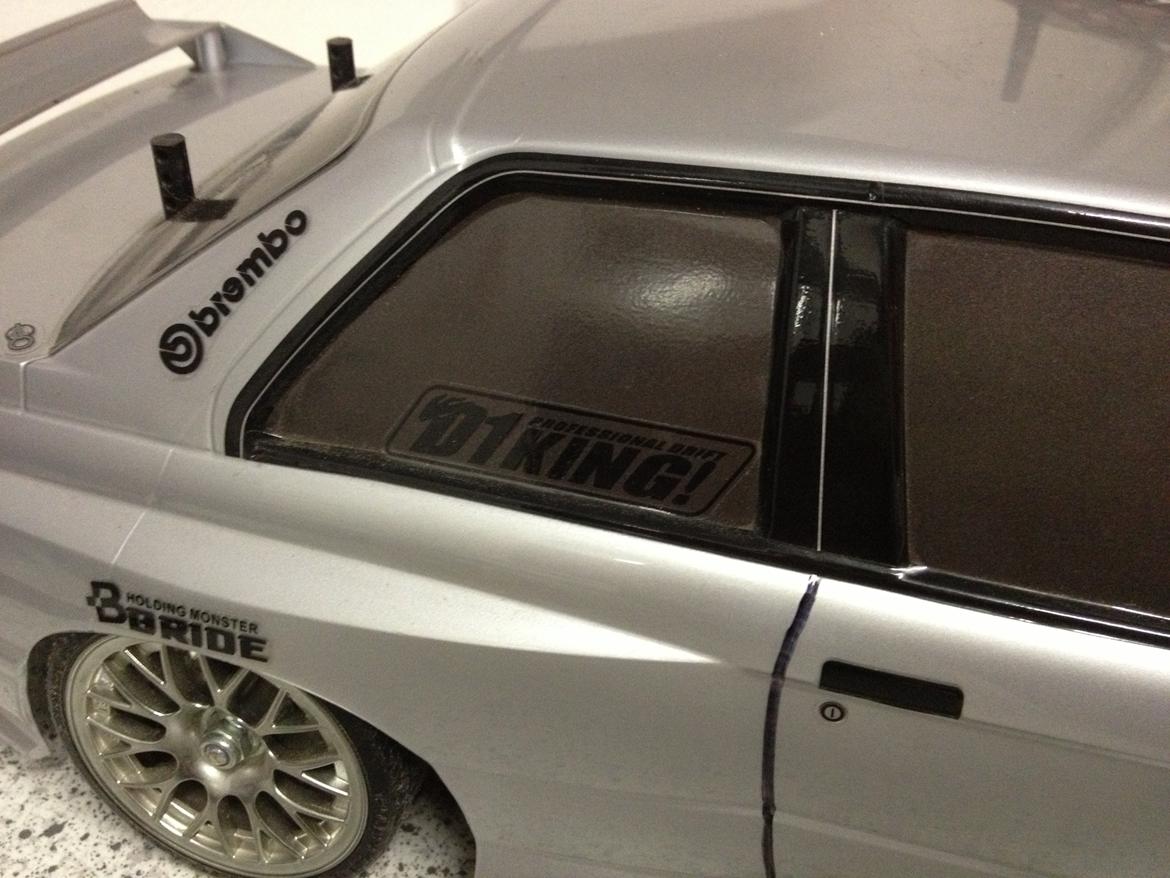 Bil Tamiya TT-01E Solgt - ville have set meget bedre ud med hvide klistermærker/streamers billede 12