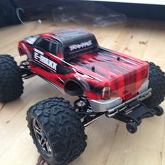 Off-Roader traxxas e-maxx brushless edition
