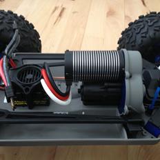 Off-Roader traxxas e-maxx brushless edition