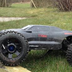 Off-Roader E-Revo Brushless 1:8