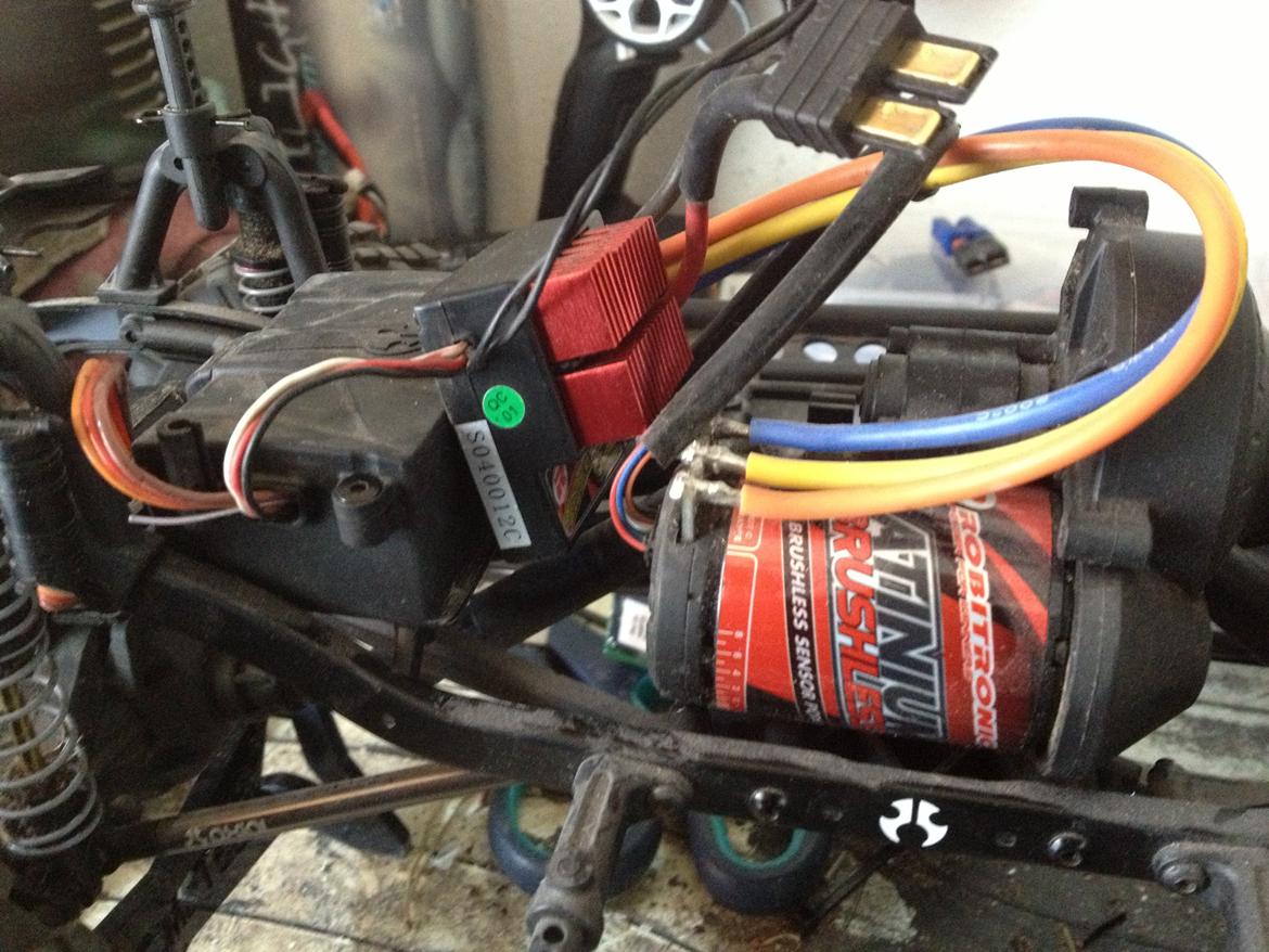 Off-Roader Axial SCX-10 Hilux "Den Onde Toyota I" billede 9