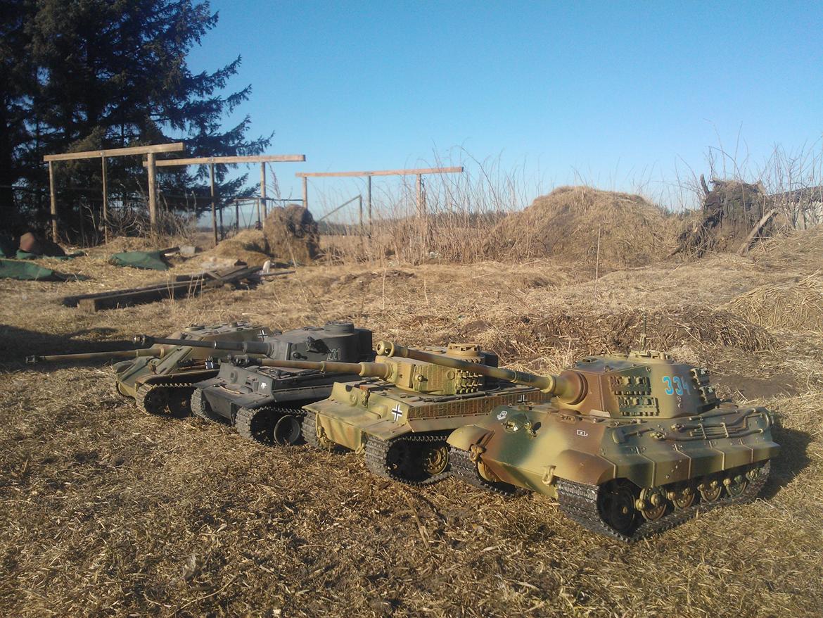 Militær Tamiya King Tiger - Sammen  med mine andre tyske vogne...fra venstre Jagdpanther, Tiger 1 early, Tiger 1 Late og King Tiger. billede 8