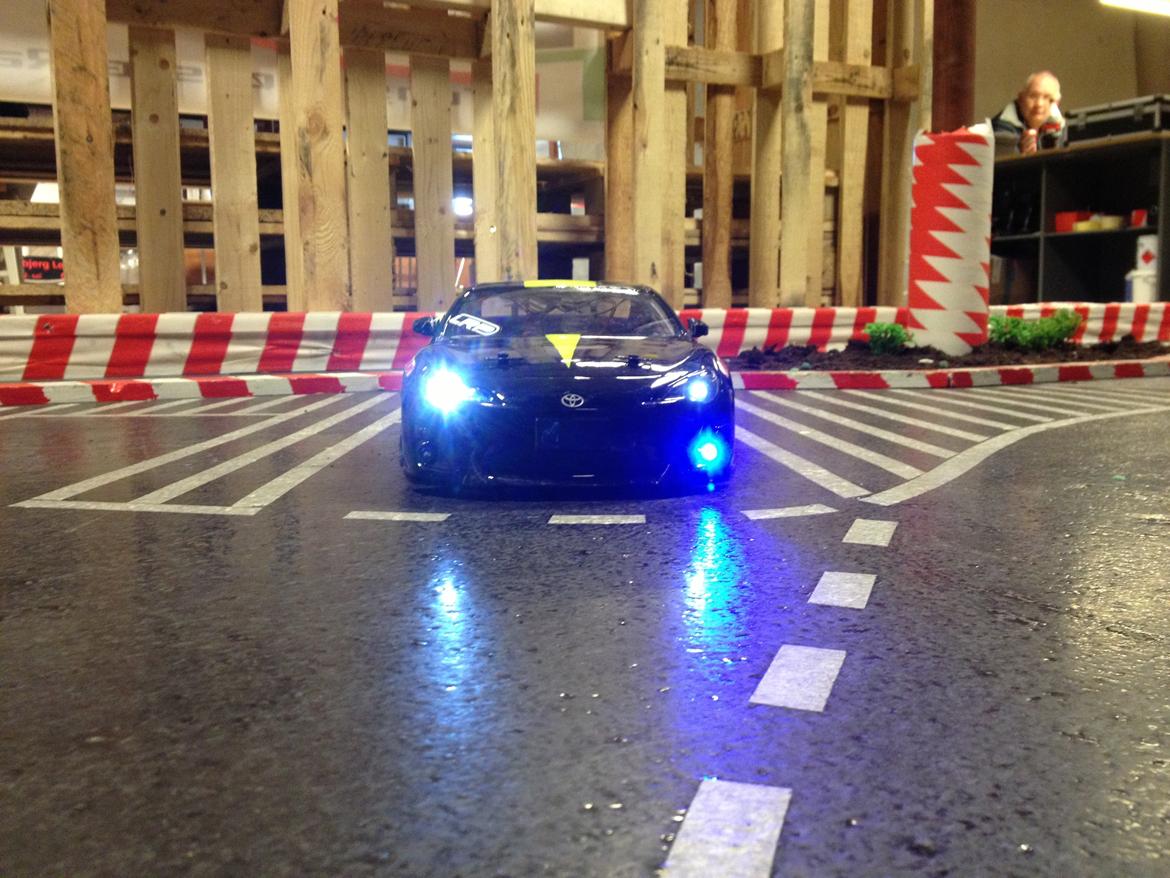 Bil Tamiya TA-06 SOLGT billede 10