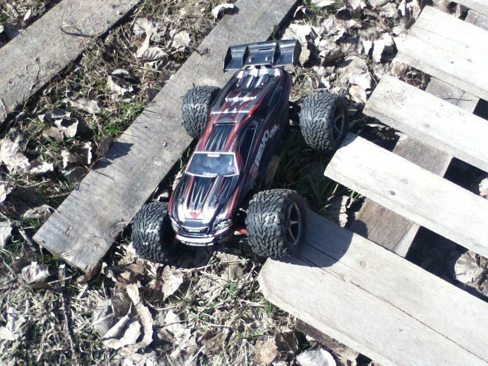 Off-Roader Traxxas E-Revo VXL - Den har en OK affjedring billede 8