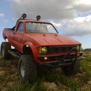 Off-Roader Toyota Hilux - Axial SCX10