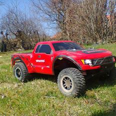 Bil Traxxas Slash 2wd (Ford F-150 SVT Raptor)