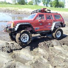 Off-Roader Axial SCX-10 Jeep Cherokee