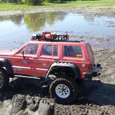 Off-Roader Axial SCX-10 Jeep Cherokee