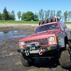 Off-Roader Axial SCX-10 Jeep Cherokee