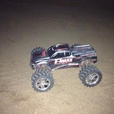 Bil Traxxas E maxx
