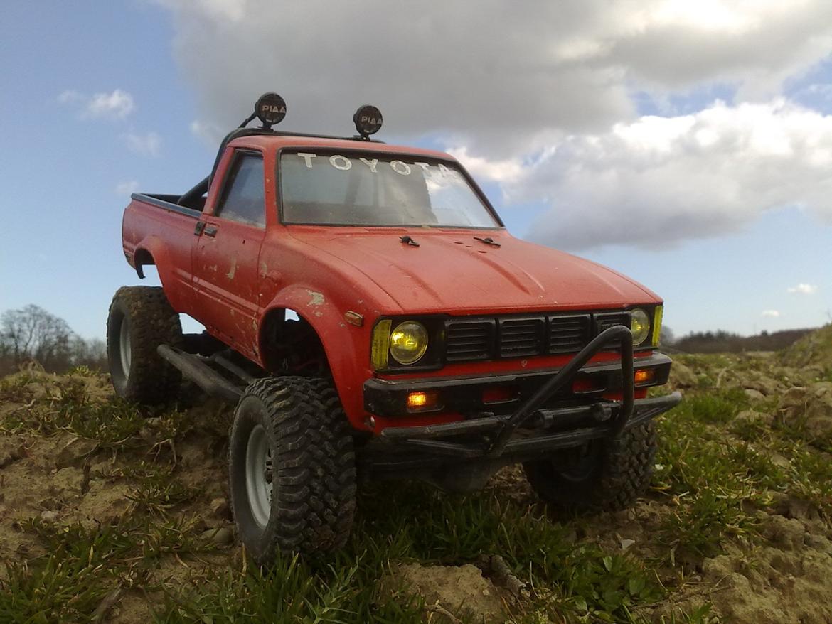 Off-Roader Toyota Hilux - Axial SCX10 billede 4