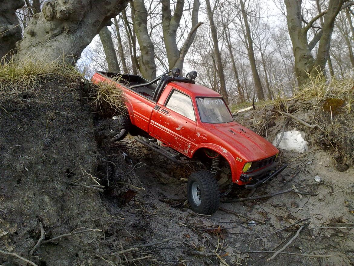 Off-Roader Toyota Hilux - Axial SCX10 billede 1