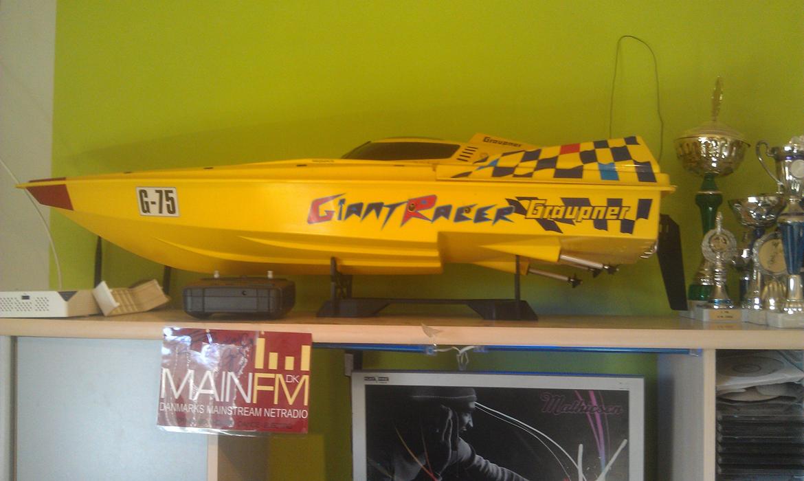 Båd Graupner Giant Racer - Den fylder en del :-) billede 2