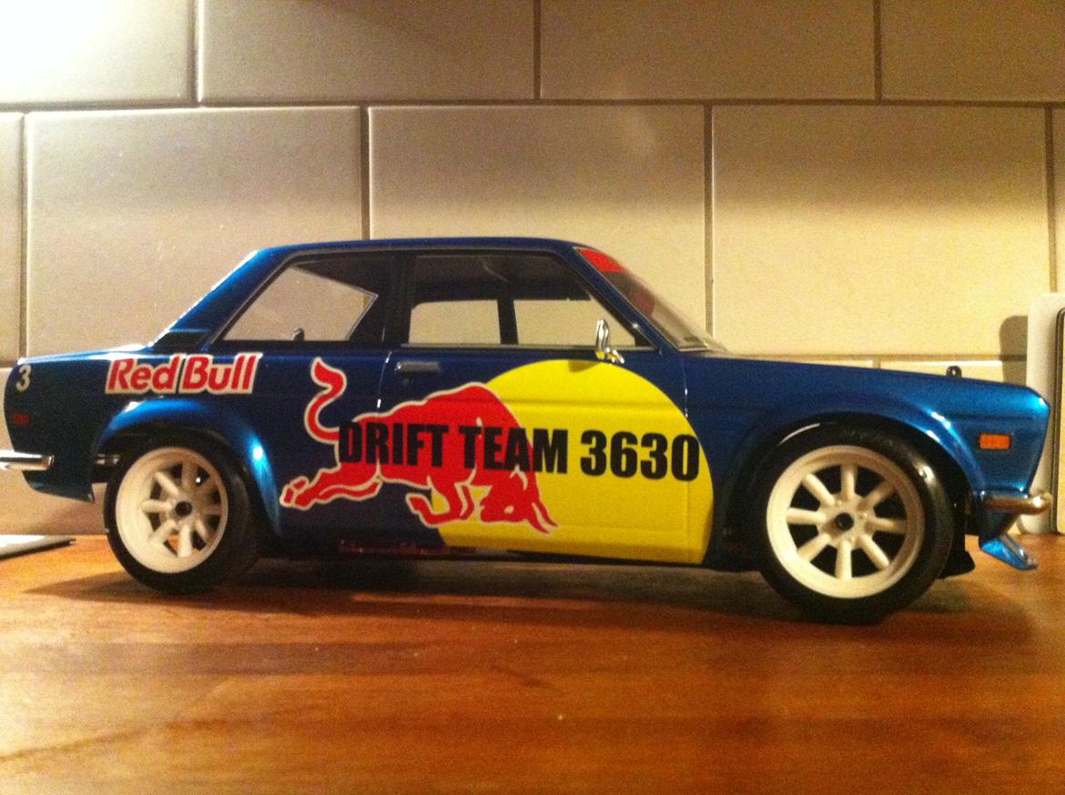 Bil HPI Cup Racer Datsun 510 NR.2 RED BULL billede 1