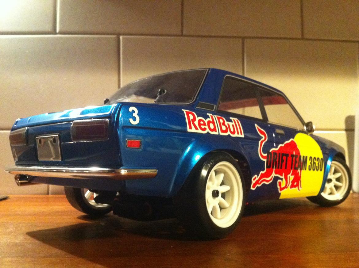 Bil HPI Cup Racer Datsun 510 NR.2 RED BULL billede 2