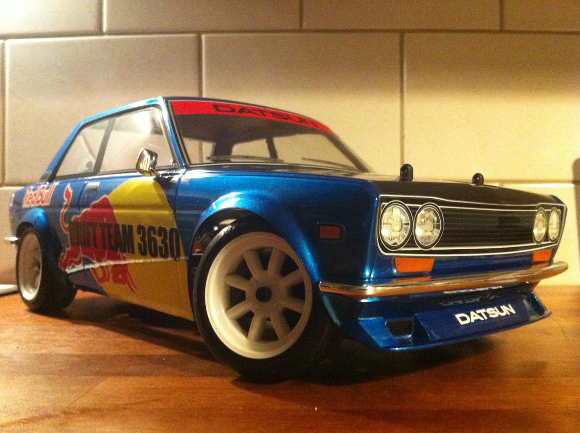 Bil HPI Cup Racer Datsun 510 NR.2 RED BULL billede 6