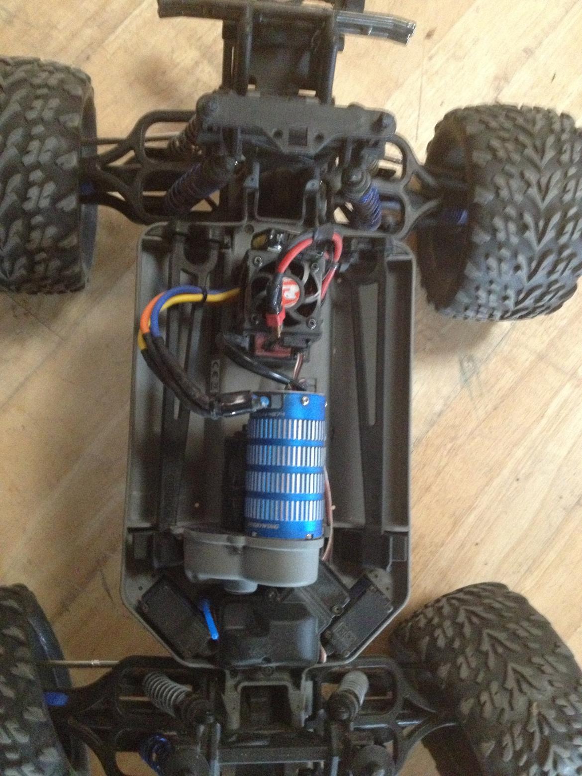 Bil Traxxas E-Maxx billede 8