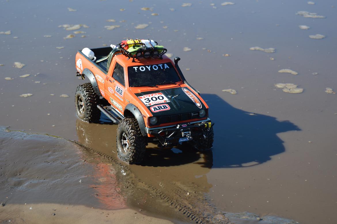 Off-Roader Axial SCX-10 Hilux "Truck Norris" billede 12