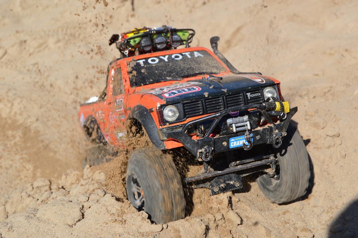 Off-Roader Axial SCX-10 Hilux "Truck Norris" billede 2