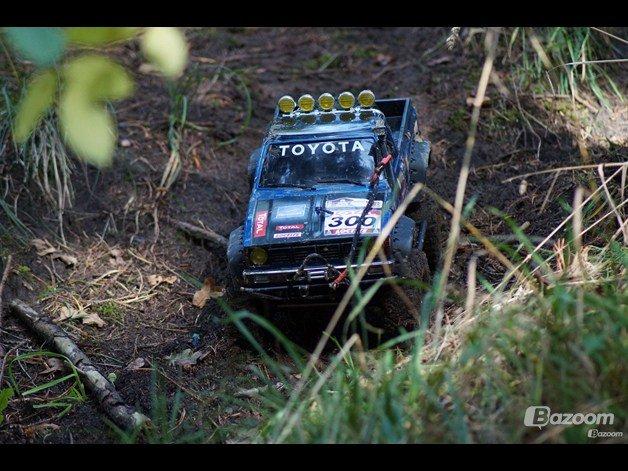 Off-Roader Axial SCX-10 Hilux "Den Onde Toyota I" billede 17