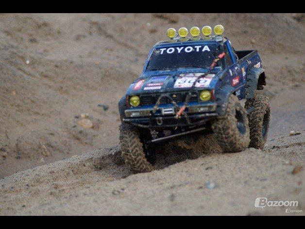 Off-Roader Axial SCX-10 Hilux "Den Onde Toyota I" billede 18