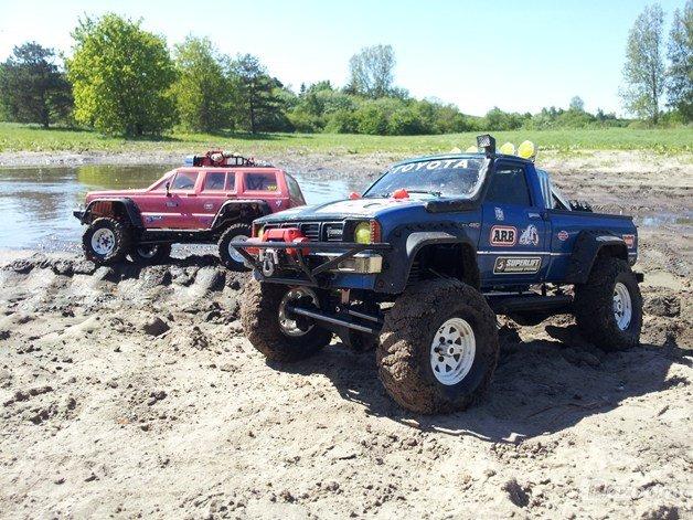 Off-Roader Axial SCX-10 Hilux "Den Onde Toyota I" billede 3