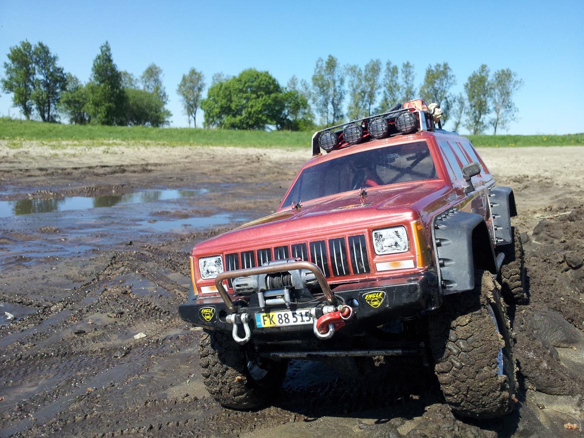 Off-Roader Axial SCX-10 Jeep Cherokee billede 1