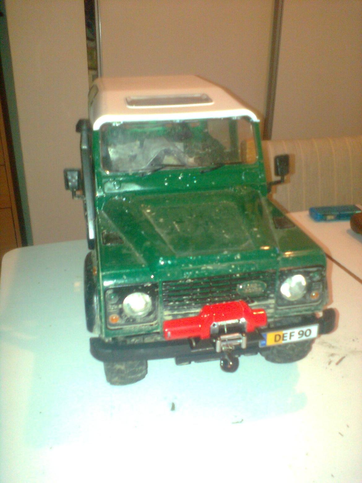 Off-Roader Tamiya CC-01 Land Rover Defender 90" - så blev frontet opgraderet med spil, kofanger, nummerplade, og et mærke stjålet fra uret i en discovery 1. billede 1