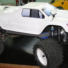 Off-Roader E-maxx 3908