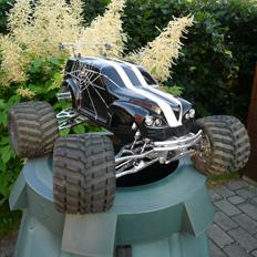 Bil Traxxas E-Maxx "Black Widow"
