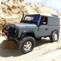 Off-Roader Land Rover Defender 90"