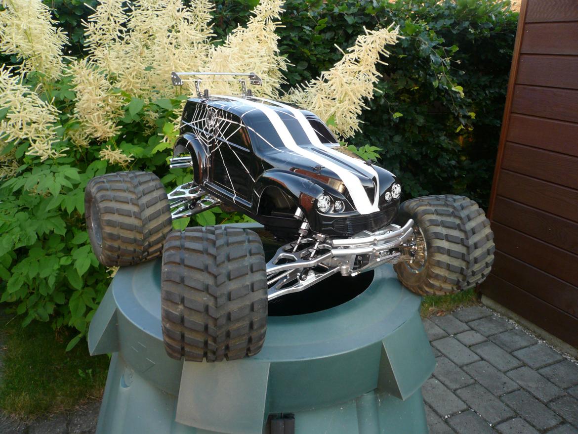 Bil Traxxas E-Maxx "Black Widow" - Langt om længe er den blevet færdig.... billede 1