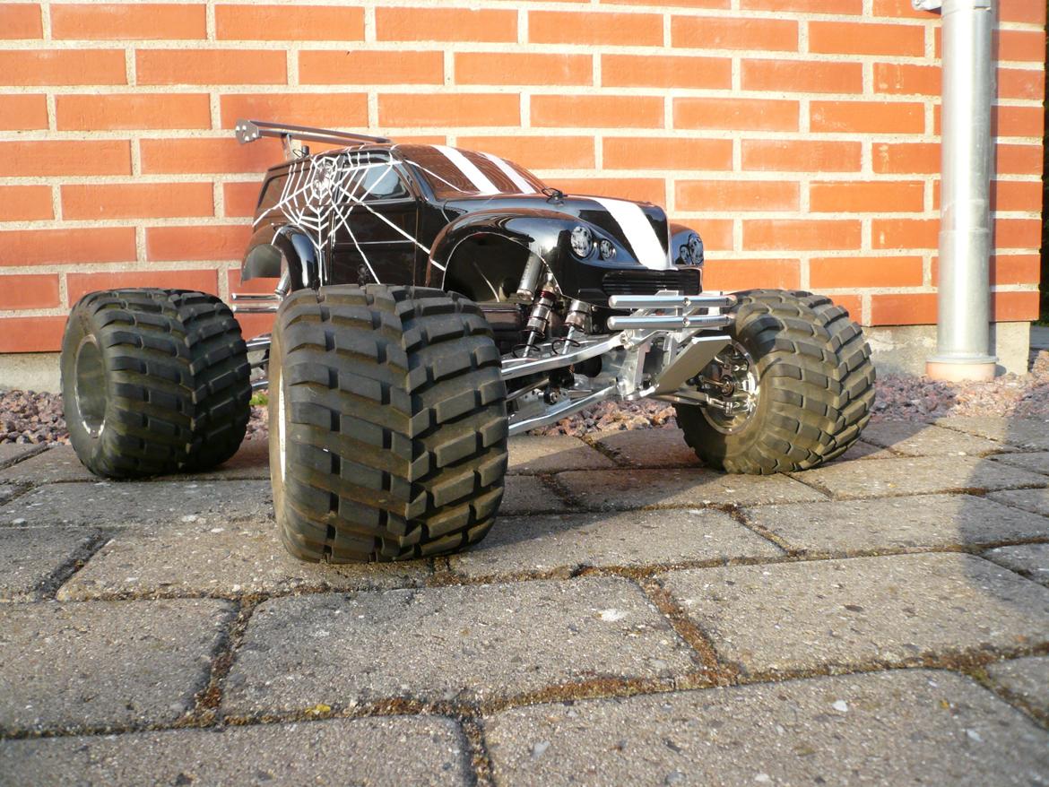 Bil Traxxas E-Maxx "Black Widow" billede 2