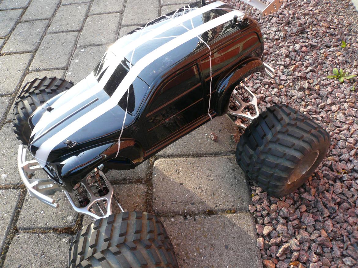 Bil Traxxas E-Maxx "Black Widow" billede 4