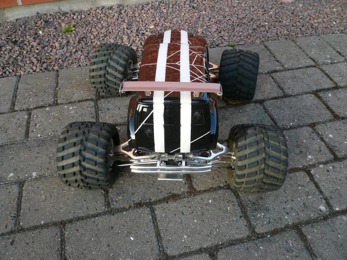 Bil Traxxas E-Maxx "Black Widow" billede 6